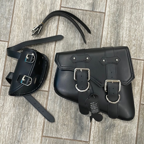 Motorcycle Saddlebag - Picture 1 of 5